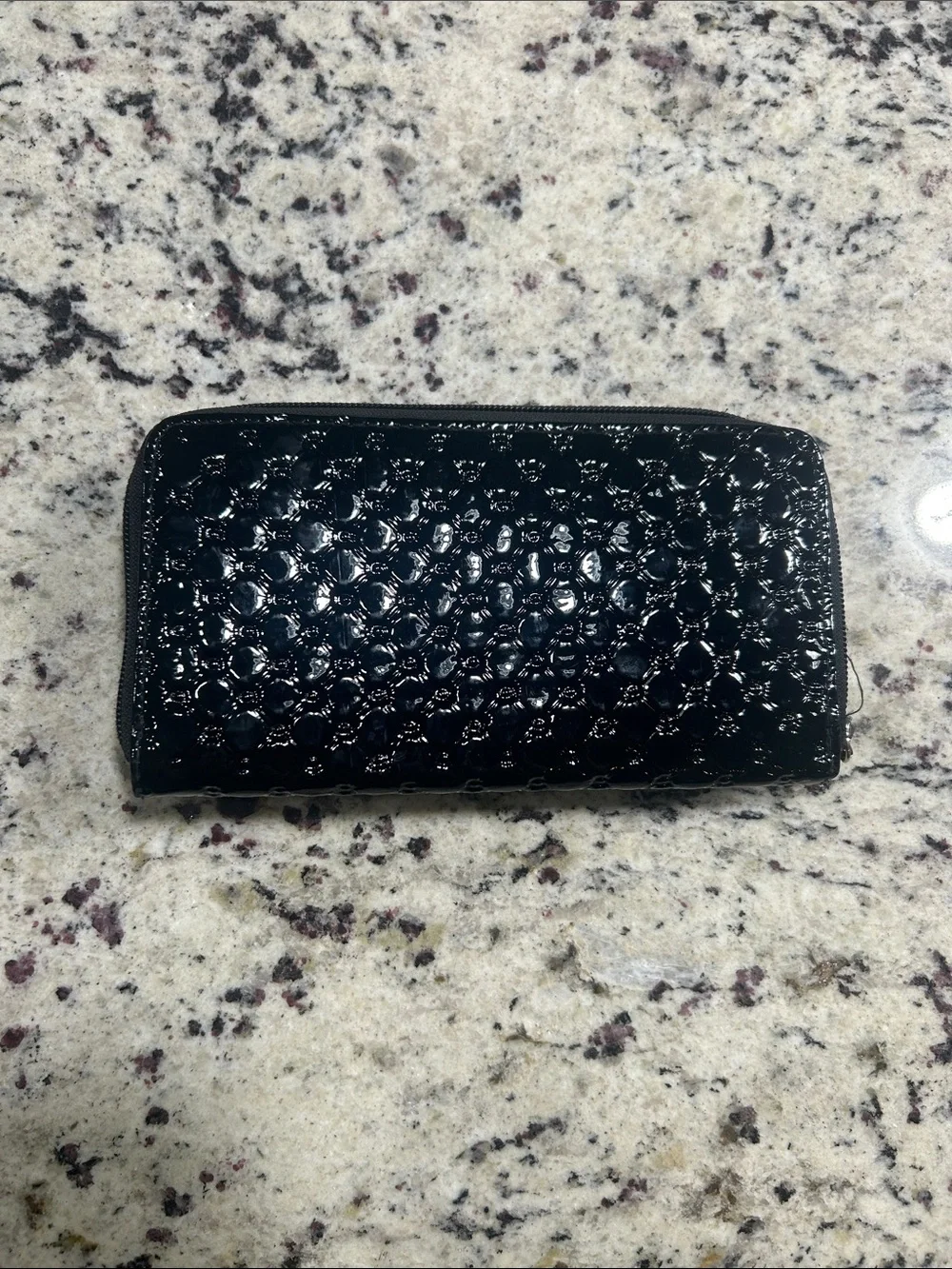 Kenneth Cole Reaction Black Quilted Patent Zip-Around Card Holder